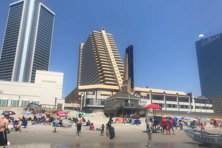 2Br 3Ba Ocean Front Condo On The Boardwalk Cozysuites Atlantic Stadt Exterior foto